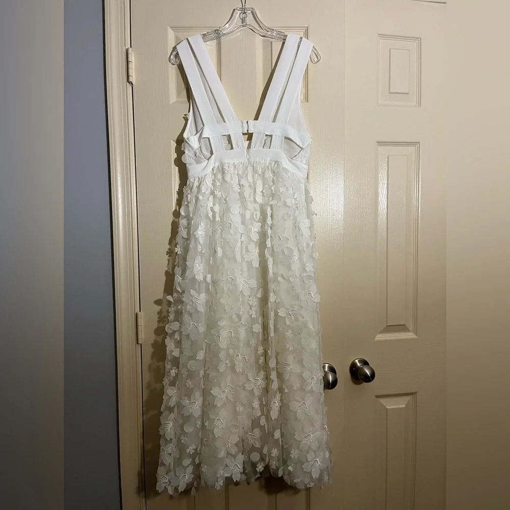 Anthropologie BHLDN Stevie V-Neck Floral Appliqué A-Line Midi Dress in Ivory - Picture 6 of 7